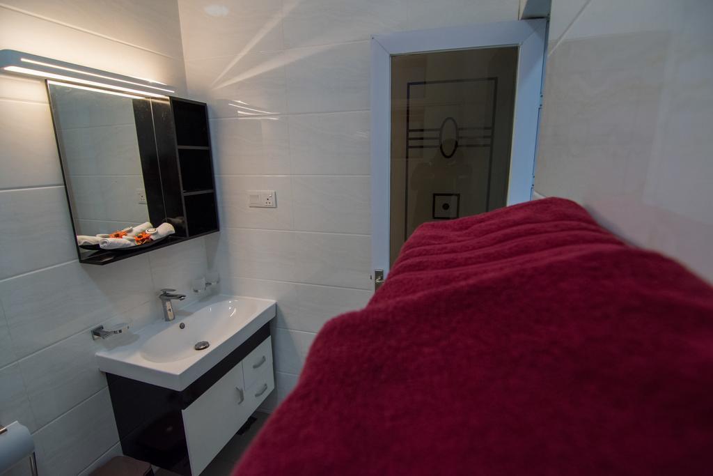 Dehiwala-Mount Lavinia Cozy Sea View Luxury Apartment, Fully Furnished, 2 Bedrooms, 2 Bathrooms מראה חיצוני תמונה