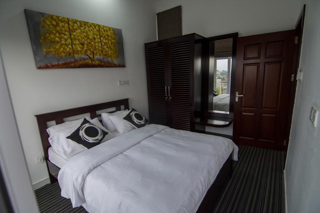 Dehiwala-Mount Lavinia Cozy Sea View Luxury Apartment, Fully Furnished, 2 Bedrooms, 2 Bathrooms מראה חיצוני תמונה